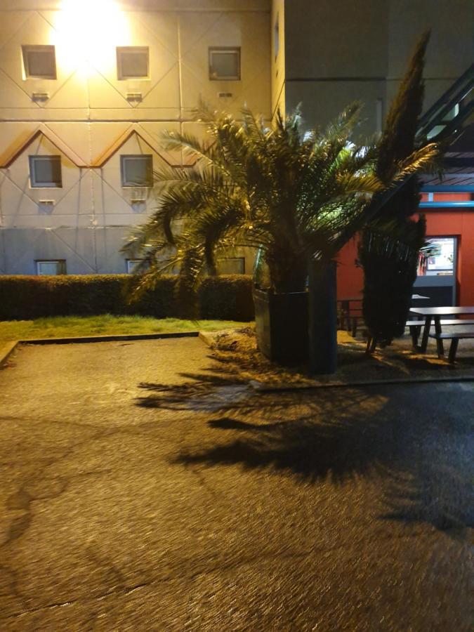 hotelF1 Lyon Isle D'Abeau Ouest St Exupery Saint-Quentin-Fallavier Exterior foto