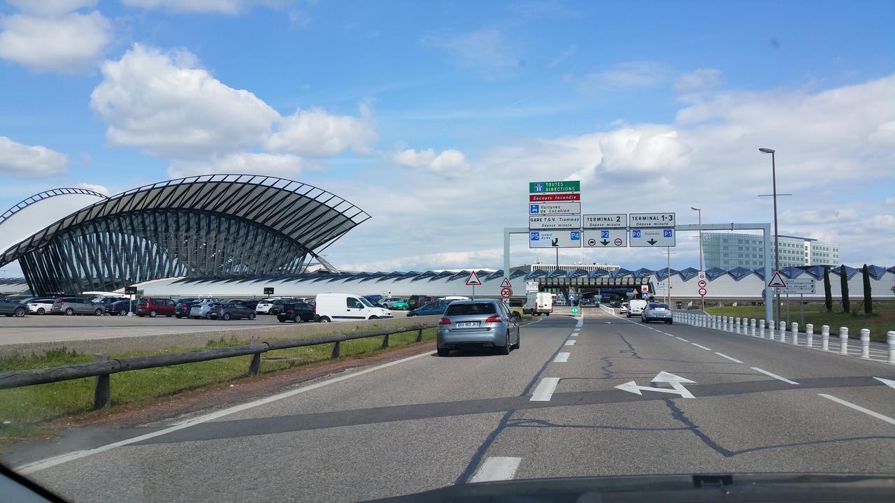 hotelF1 Lyon Isle D'Abeau Ouest St Exupery Saint-Quentin-Fallavier Exterior foto